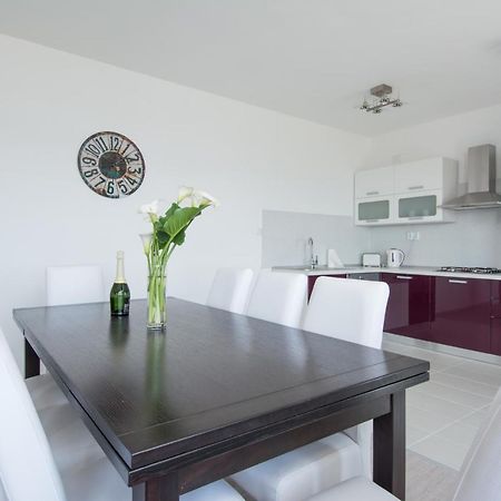 טרוגיר Lux Apartman S Pogledom Na More מראה חיצוני תמונה