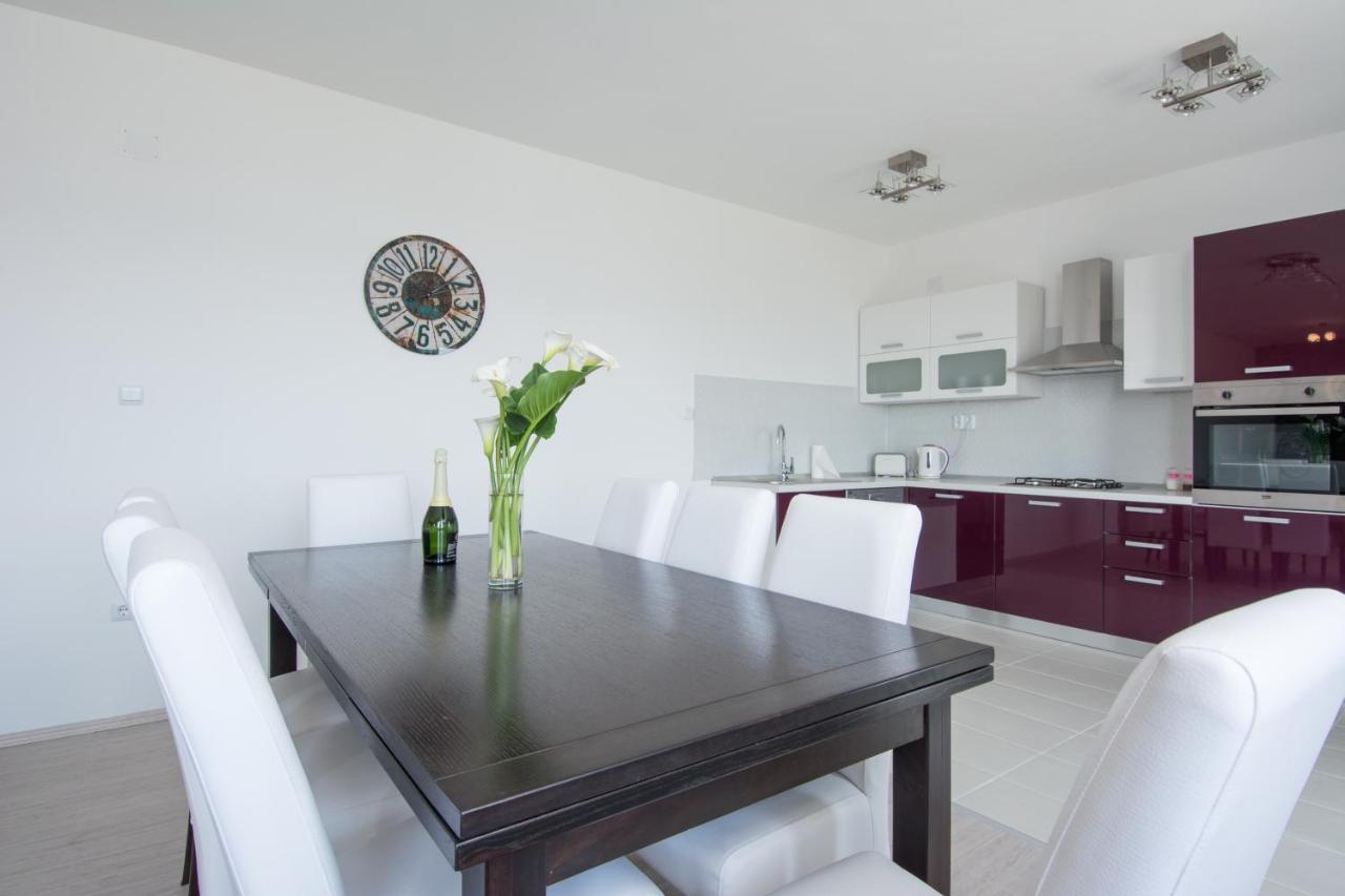 טרוגיר Lux Apartman S Pogledom Na More מראה חיצוני תמונה