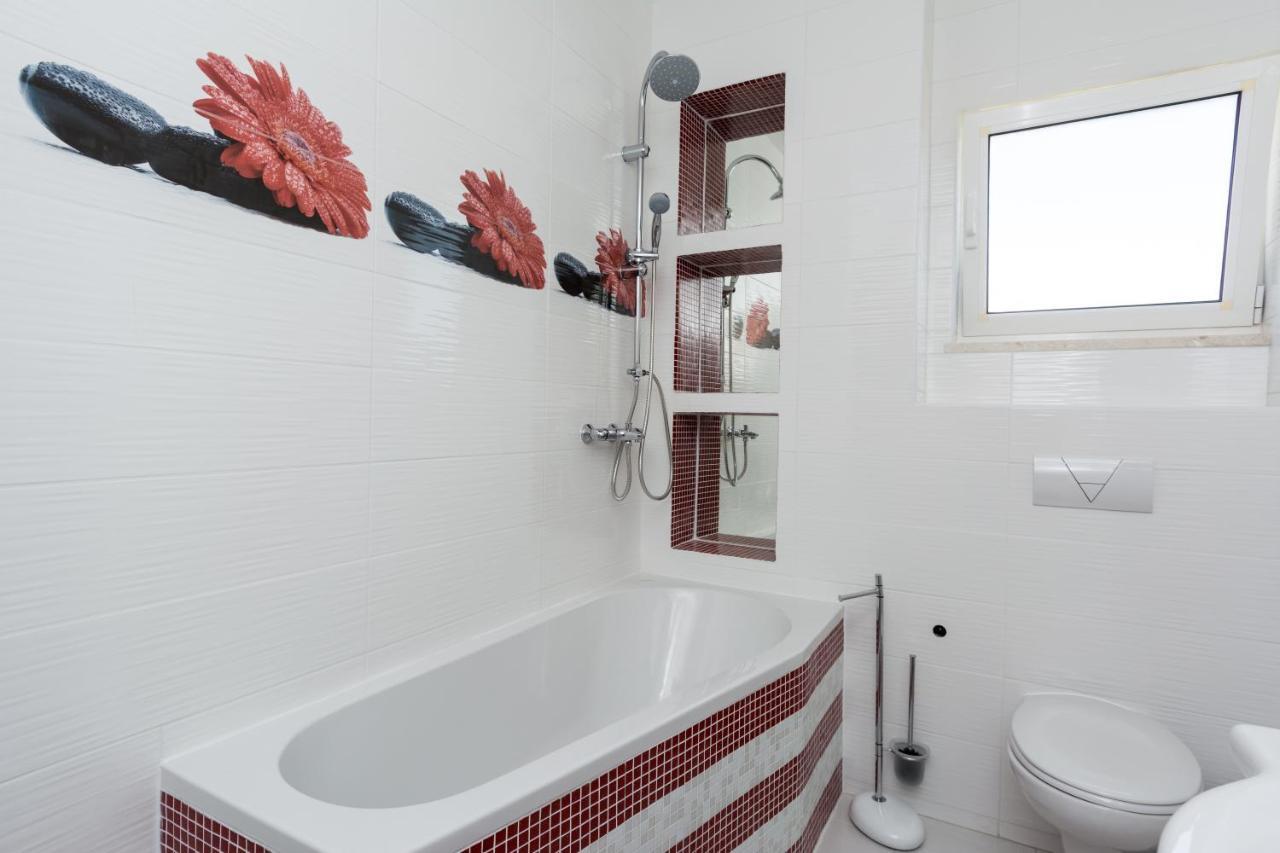 טרוגיר Lux Apartman S Pogledom Na More מראה חיצוני תמונה